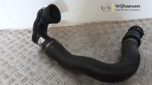 Gebruikte Intercooler Slang Opel Astra J GTC (PD2/PF2) 1.6 SIDI Turbo 16V Motorsport Prijs € 100,00 Margeregeling aangeboden door Autodemontage Vrijhoeven B.V.