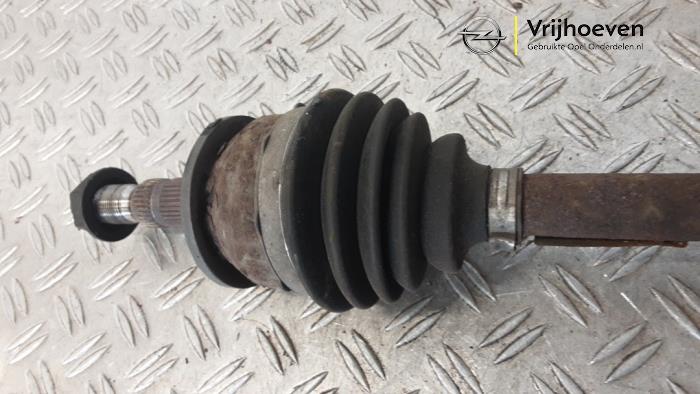Aandrijfas links-voor van een Opel Astra K 1.4 Turbo 16V 2017