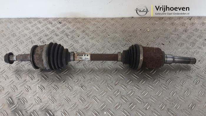 Aandrijfas links-voor van een Opel Astra K 1.4 Turbo 16V 2017