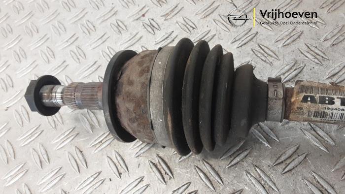 Aandrijfas links-voor van een Opel Astra K 1.4 Turbo 16V 2017
