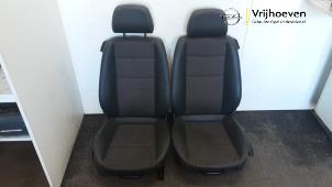 Gebruikte Bekleding Set (compleet) Opel Astra H Twin Top (L67) 1.8 16V Prijs € 250,00 Margeregeling aangeboden door Autodemontage Vrijhoeven B.V.