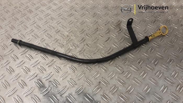 Gebruikte Olie Peilstok Opel Astra H Twin Top (L67) 1.8 16V Prijs € 15,00 Margeregeling aangeboden door Autodemontage Vrijhoeven B.V.