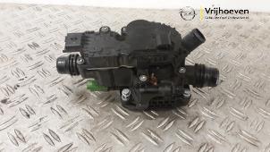 Gebruikte Thermostaathuis Opel Combo Cargo 1.6 CDTI 100 Prijs € 70,00 Margeregeling aangeboden door Autodemontage Vrijhoeven B.V.