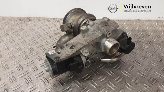 Gebruikte G-lader Opel Crossland (X) 1.2 Turbo 12V Prijs € 250,00 Margeregeling aangeboden door Autodemontage Vrijhoeven B.V.