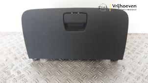 Gebruikte Dashboardkastje Opel Mokka/Mokka X 1.7 CDTI 16V 4x4 Prijs € 50,00 Margeregeling aangeboden door Autodemontage Vrijhoeven B.V.