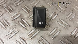 Gebruikte Schakelaar ESP Opel Vivaro 1.6 CDTI BiTurbo 120 Prijs € 9,99 Inclusief btw aangeboden door Autodemontage Vrijhoeven B.V.