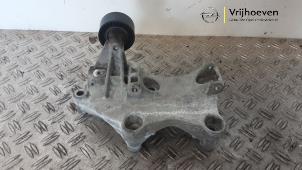 Gebruikte Dynamosteun boven Opel Vivaro 1.6 CDTI BiTurbo 120 Prijs € 30,00 Inclusief btw aangeboden door Autodemontage Vrijhoeven B.V.