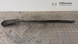 Gebruikte Reactiestang links-voor Opel Vivaro 1.6 CDTI BiTurbo 120 Prijs € 50,00 Inclusief btw aangeboden door Autodemontage Vrijhoeven B.V.