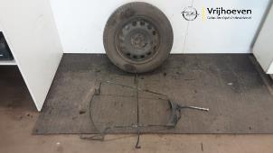 Gebruikte Ophangmechaniek reservewiel Opel Combo Cargo 1.5 CDTI 100 Prijs € 250,00 Inclusief btw aangeboden door Autodemontage Vrijhoeven B.V.