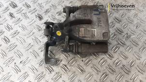 Gebruikte Remklauw (Tang) links-achter Opel Combo Cargo 1.5 CDTI 100 Prijs € 80,01 Inclusief btw aangeboden door Autodemontage Vrijhoeven B.V.