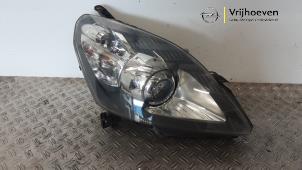 Gebruikte Koplamp rechts Opel Zafira (M75) 1.8 16V Ecotec Prijs € 500,00 Margeregeling aangeboden door Autodemontage Vrijhoeven B.V.