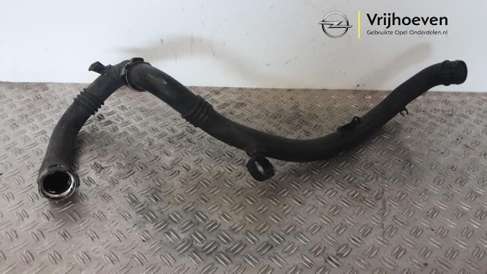 Gebruikte Intercooler Buis Opel Corsa E 1.0 SIDI Turbo 12V Prijs € 75,00 Margeregeling aangeboden door Autodemontage Vrijhoeven B.V.