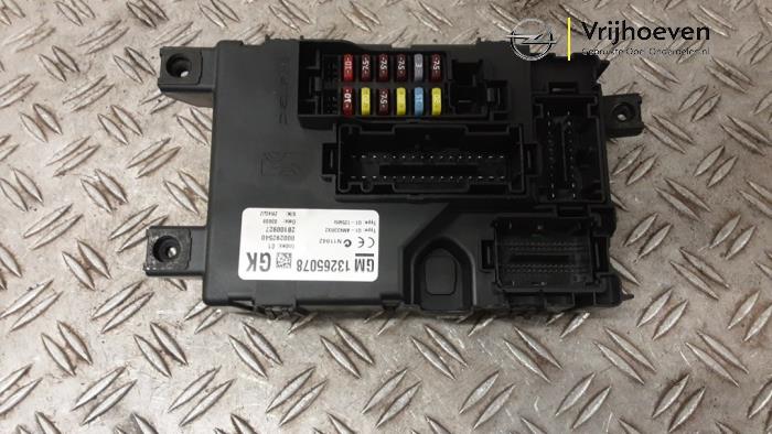 Gebruikte Computer Body Control Opel Corsa D 1.4 16V Twinport Prijs € 60,00 Margeregeling aangeboden door Autodemontage Vrijhoeven B.V.