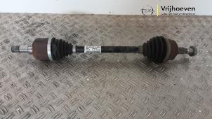 Gebruikte Aandrijfas links-voor Opel Corsa F (UB/UH/UP) 1.2 Turbo 12V 100 Prijs € 75,00 Margeregeling aangeboden door Autodemontage Vrijhoeven B.V.