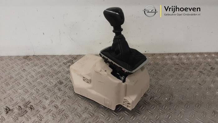 Gebruikte Versnellingspook Opel Corsa F (UB/UH/UP) 1.2 Turbo 12V 100 Prijs € 100,00 Margeregeling aangeboden door Autodemontage Vrijhoeven B.V.