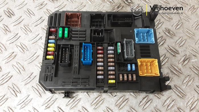 Gebruikte Computer Body Control Opel Corsa F (UB/UH/UP) 1.2 Turbo 12V 100 Prijs € 100,00 Margeregeling aangeboden door Autodemontage Vrijhoeven B.V.