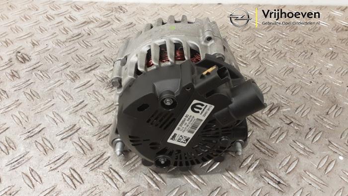 Alternator van een Opel Corsa F (UB/UH/UP) 1.2 Turbo 12V 100 2024