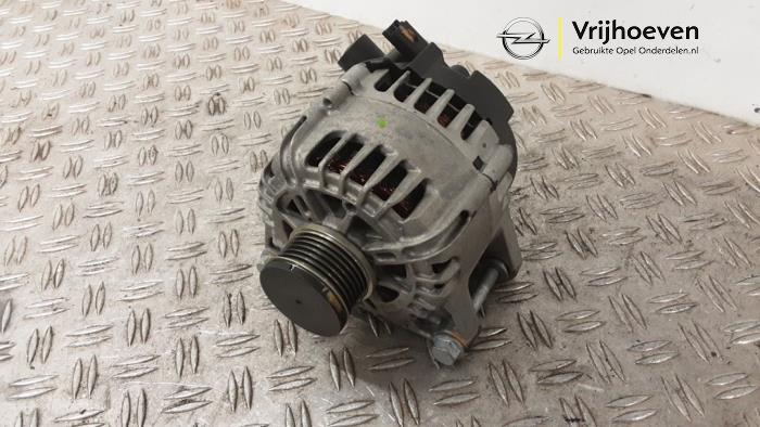 Alternator van een Opel Corsa F (UB/UH/UP) 1.2 Turbo 12V 100 2024