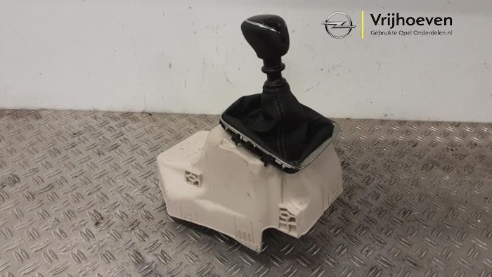 Gebruikte Versnellingspook Opel Corsa F (UB/UH/UP) 1.2 Turbo 12V 100 Prijs € 95,00 Inclusief btw aangeboden door Autodemontage Vrijhoeven B.V.