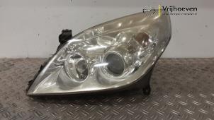 Gebruikte Linker Koplamp Opel Vectra C Caravan 2.2 DIG 16V Prijs € 250,00 Margeregeling aangeboden door Autodemontage Vrijhoeven B.V.