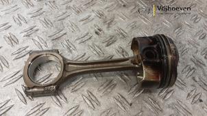 Gebruikte Zuiger Opel Crossland (X) 1.2 Turbo 12V Prijs € 50,00 Margeregeling aangeboden door Autodemontage Vrijhoeven B.V.