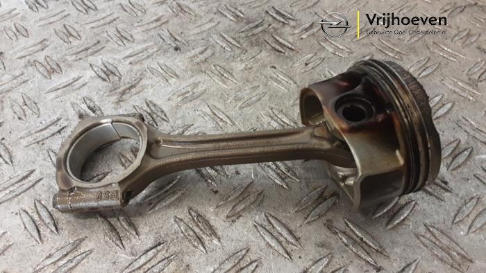 Gebruikte Zuiger Opel Crossland (X) 1.2 Turbo 12V Prijs € 50,00 Margeregeling aangeboden door Autodemontage Vrijhoeven B.V.
