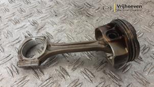 Gebruikte Zuiger Opel Crossland (X) 1.2 Turbo 12V Prijs € 50,00 Margeregeling aangeboden door Autodemontage Vrijhoeven B.V.