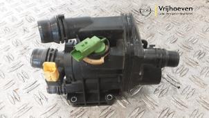 Gebruikte Thermostaathuis Opel Crossland (X) 1.2 Turbo 12V Euro 6d-temp Prijs € 30,00 Margeregeling aangeboden door Autodemontage Vrijhoeven B.V.