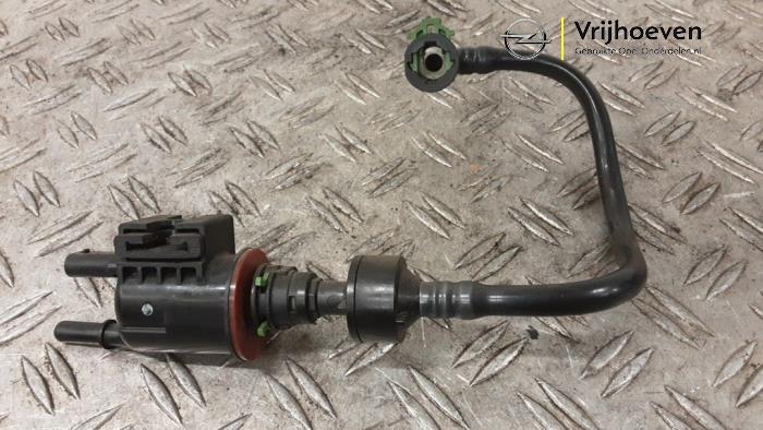Gebruikte Evap klep Opel Astra K Sports Tourer 1.4 Turbo 16V Prijs € 40,00 Margeregeling aangeboden door Autodemontage Vrijhoeven B.V.