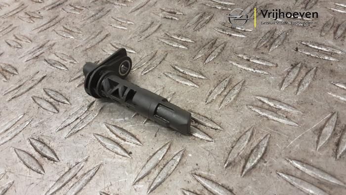 Krukas sensor van een Opel Astra K Sports Tourer 1.4 Turbo 16V 2017