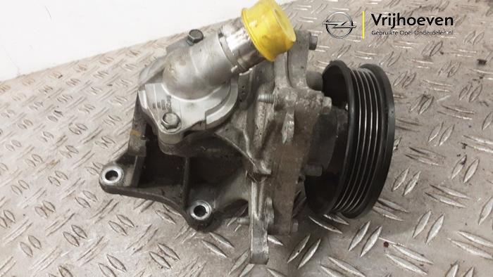 Gebruikte Waterpomp Opel Karl 1.0 12V Prijs € 45,00 Margeregeling aangeboden door Autodemontage Vrijhoeven B.V.