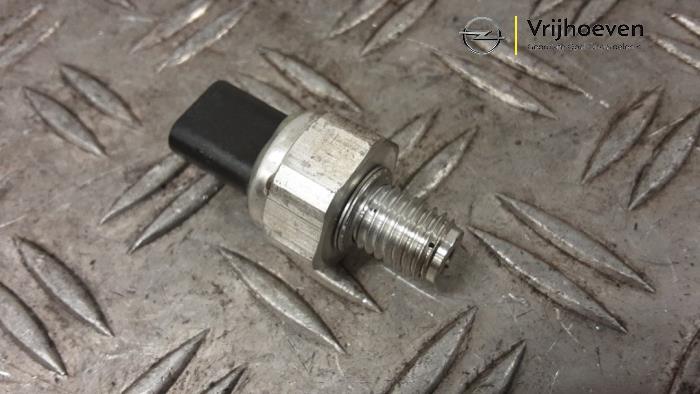 Gebruikte Oliedruk sensor Opel Astra K 1.0 Turbo 12V Prijs € 20,00 Margeregeling aangeboden door Autodemontage Vrijhoeven B.V.