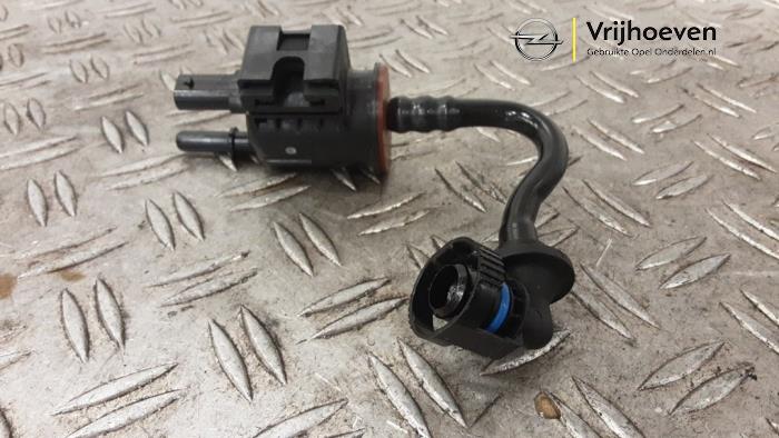 Gebruikte Evap klep Opel Astra K Sports Tourer 1.0 Turbo 12V Prijs € 30,00 Margeregeling aangeboden door Autodemontage Vrijhoeven B.V.