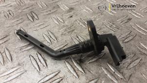 Gebruikte Oliepeil sensor Opel Crossland (X) 1.2 Turbo 12V Euro 6 Prijs € 20,00 Margeregeling aangeboden door Autodemontage Vrijhoeven B.V.