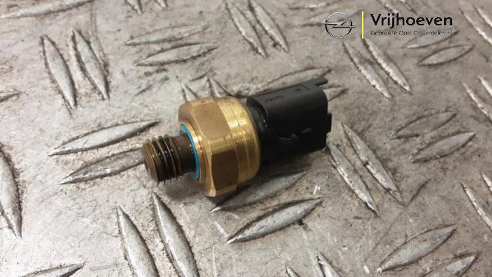 Gebruikte Oliedruk sensor Opel Crossland (X) 1.2 Turbo 12V Euro 6d-temp Prijs € 15,00 Margeregeling aangeboden door Autodemontage Vrijhoeven B.V.