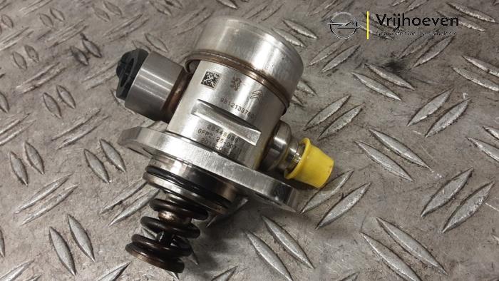 Gebruikte Brandstofpomp Mechanisch Opel Crossland (X) 1.2 Turbo 12V Prijs € 70,00 Margeregeling aangeboden door Autodemontage Vrijhoeven B.V.