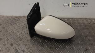 Gebruikte Spiegel Buiten links Opel Adam 1.0 Ecotec 12V SIDI Turbo Prijs € 200,00 Margeregeling aangeboden door Autodemontage Vrijhoeven B.V.