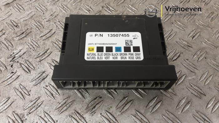 Gebruikte Computer Body Control Opel Adam 1.0 Ecotec 12V SIDI Turbo Prijs € 80,00 Margeregeling aangeboden door Autodemontage Vrijhoeven B.V.