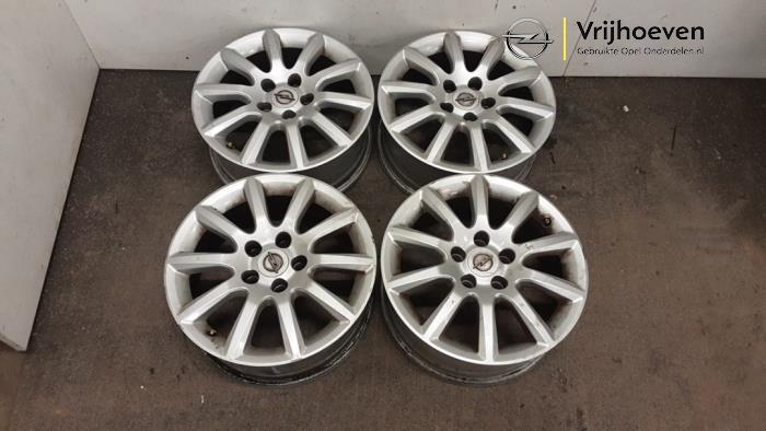 Velgen set van een Opel Astra H SW (L35) 1.6 16V Twinport 2005