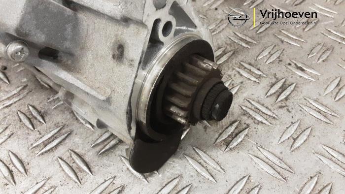 Startmotor van een Opel Insignia Grand Sport 1.5 Turbo 16V 140 2017