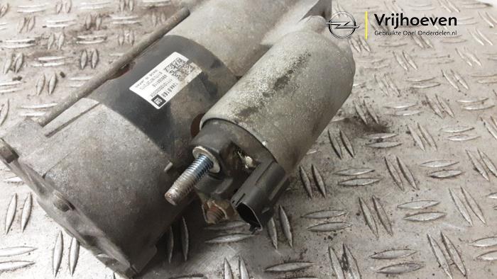 Startmotor van een Opel Insignia Grand Sport 1.5 Turbo 16V 140 2017