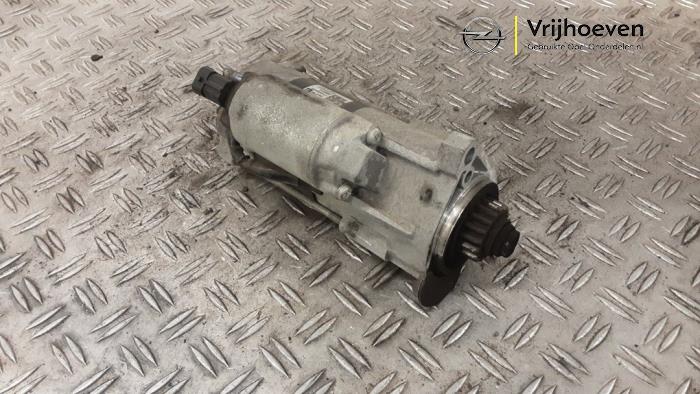 Startmotor van een Opel Insignia Grand Sport 1.5 Turbo 16V 140 2017