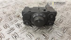 Gebruikte Licht Schakelaar Opel Astra H SW (L35) 1.6 16V Twinport Prijs € 20,00 Margeregeling aangeboden door Autodemontage Vrijhoeven B.V.