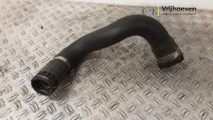 Gebruikte Intercooler Slang Opel Insignia Grand Sport 1.5 Turbo 16V 140 Prijs € 30,00 Margeregeling aangeboden door Autodemontage Vrijhoeven B.V.