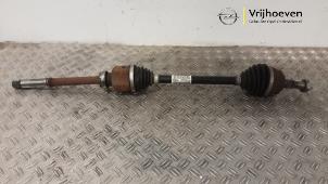 Gebruikte Aandrijfas rechts-voor Opel Corsa F (UB/UH/UP) 1.2 Turbo 12V 100 Prijs € 105,00 Margeregeling aangeboden door Autodemontage Vrijhoeven B.V.