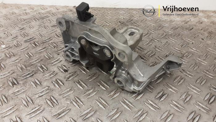Motorsteun van een Opel Corsa F (UB/UH/UP) 1.2 Turbo 12V 100 2019