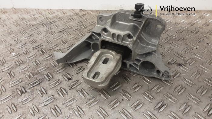 Motorsteun van een Opel Corsa F (UB/UH/UP) 1.2 Turbo 12V 100 2019