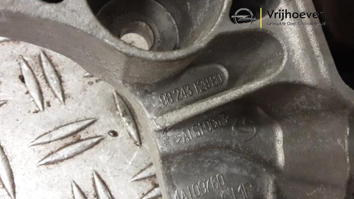 Motorsteun van een Opel Corsa F (UB/UH/UP) 1.2 Turbo 12V 100 2019