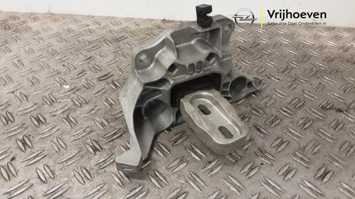 Motorsteun van een Opel Corsa F (UB/UH/UP) 1.2 Turbo 12V 100 2019