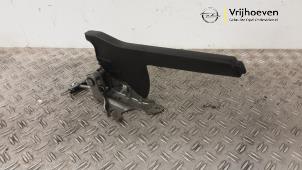 Gebruikte Handremhendel Opel Corsa F (UB/UH/UP) 1.2 Turbo 12V 100 Prijs € 35,00 Margeregeling aangeboden door Autodemontage Vrijhoeven B.V.
